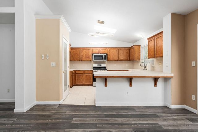 5583 W Floradora Avenue, Fresno, CA 93722