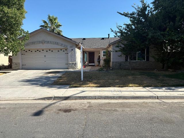5583 W Floradora Avenue, Fresno, CA 93722