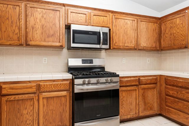 5583 W Floradora Avenue, Fresno, CA 93722