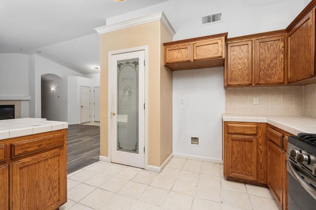 5583 W Floradora Avenue, Fresno, CA 93722