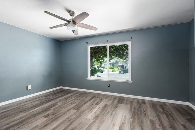 5583 W Floradora Avenue, Fresno, CA 93722