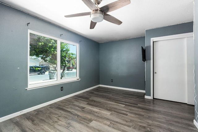 5583 W Floradora Avenue, Fresno, CA 93722