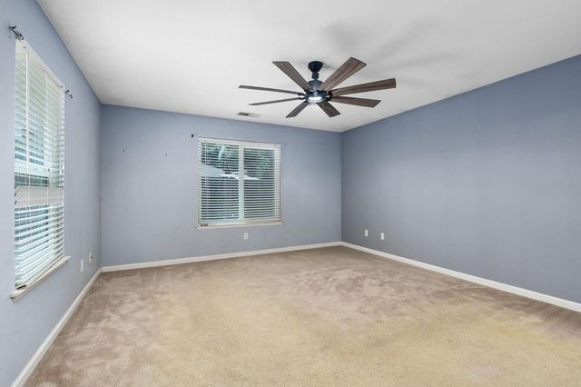5583 W Floradora Avenue, Fresno, CA 93722