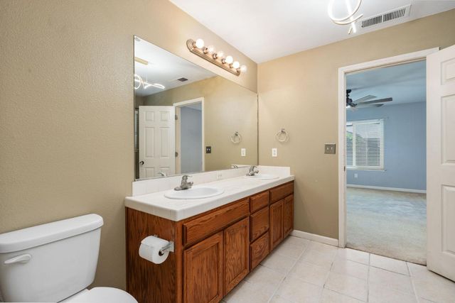 5583 W Floradora Avenue, Fresno, CA 93722