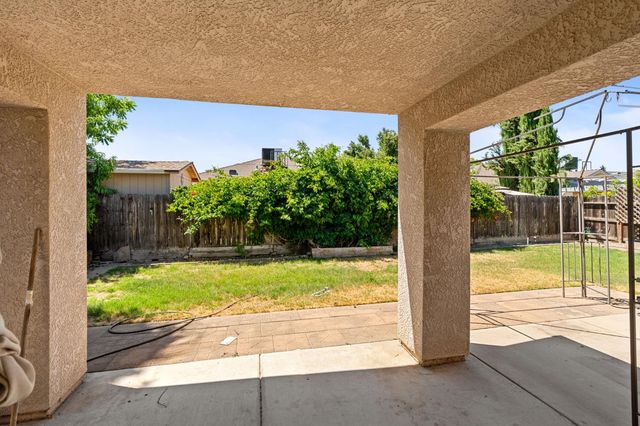 5583 W Floradora Avenue, Fresno, CA 93722
