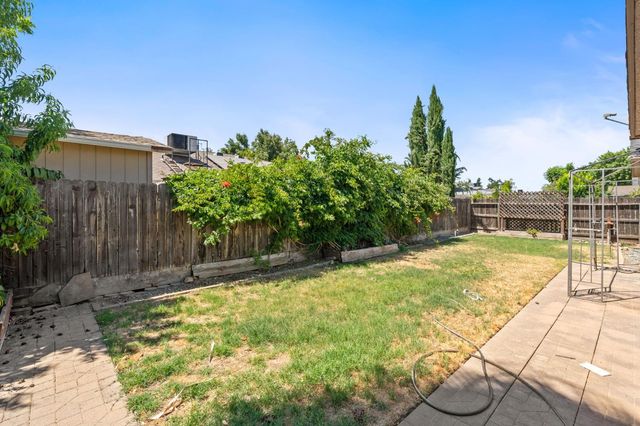 5583 W Floradora Avenue, Fresno, CA 93722