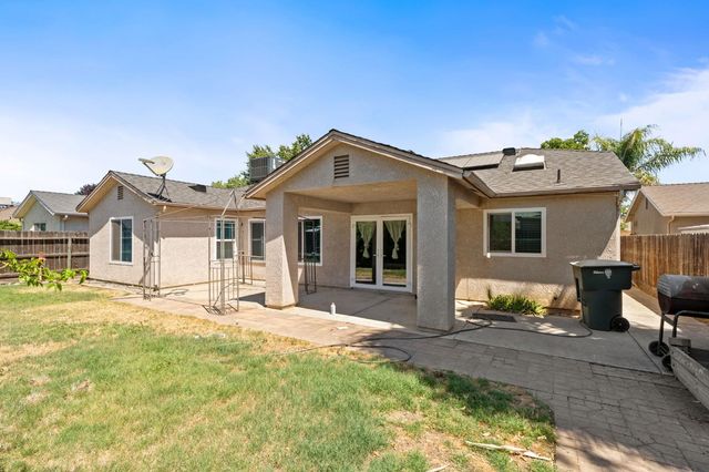 5583 W Floradora Avenue, Fresno, CA 93722