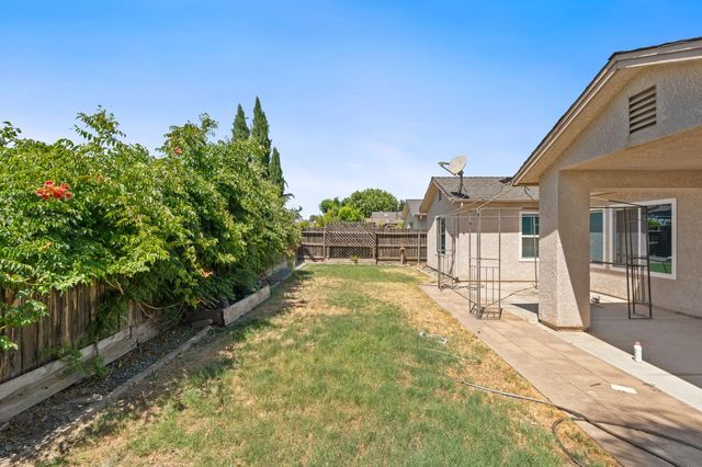 5583 W Floradora Avenue, Fresno, CA 93722