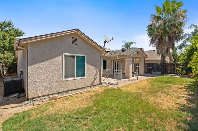 5583 W Floradora Avenue, Fresno, CA 93722