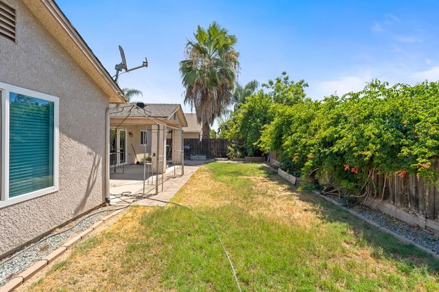 5583 W Floradora Avenue, Fresno, CA 93722