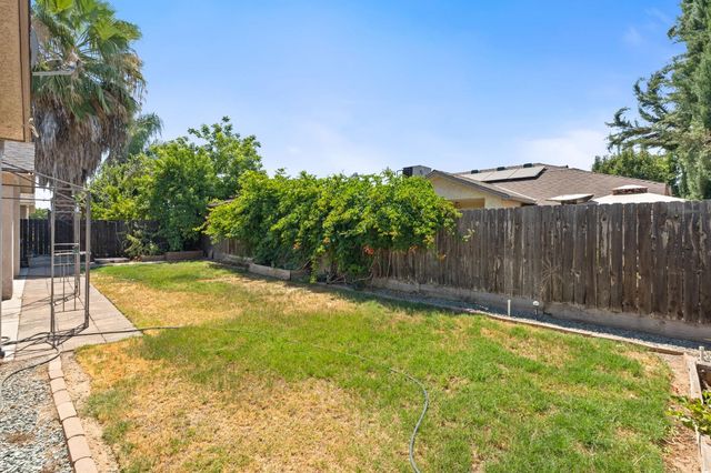 5583 W Floradora Avenue, Fresno, CA 93722