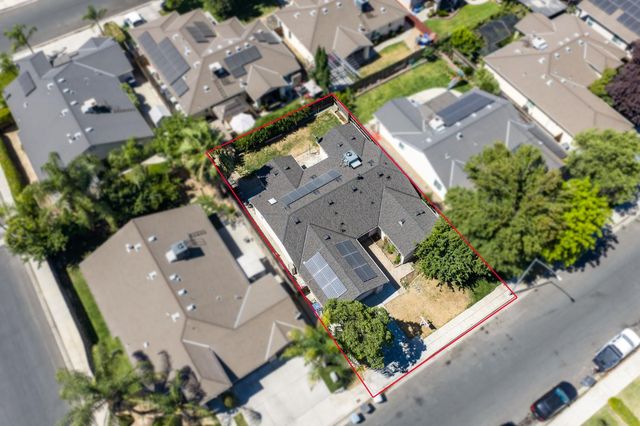 5583 W Floradora Avenue, Fresno, CA 93722
