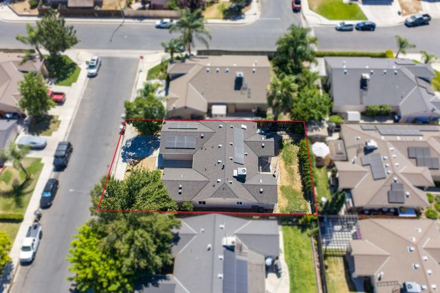 5583 W Floradora Avenue, Fresno, CA 93722
