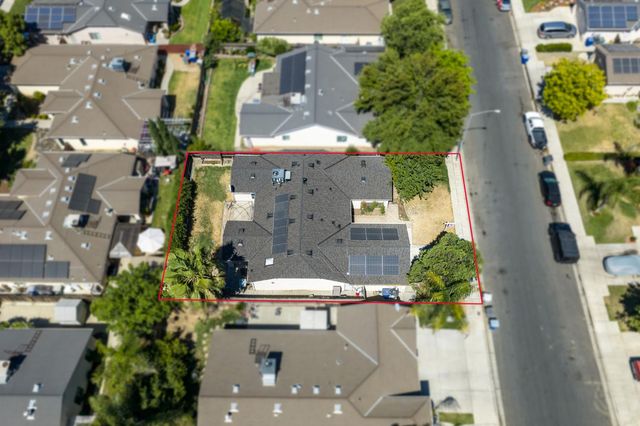 5583 W Floradora Avenue, Fresno, CA 93722
