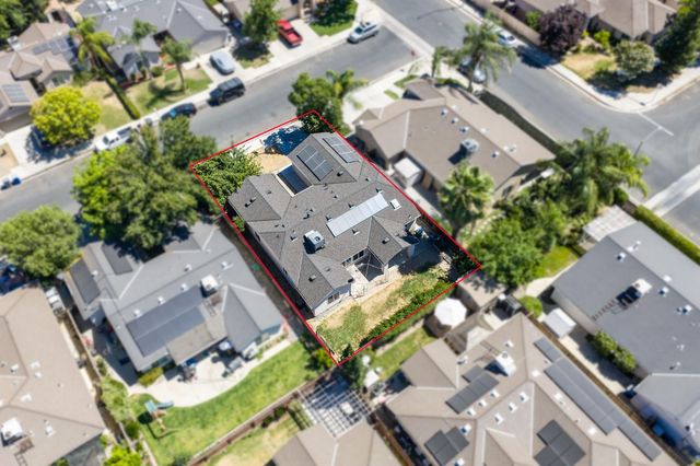 5583 W Floradora Avenue, Fresno, CA 93722