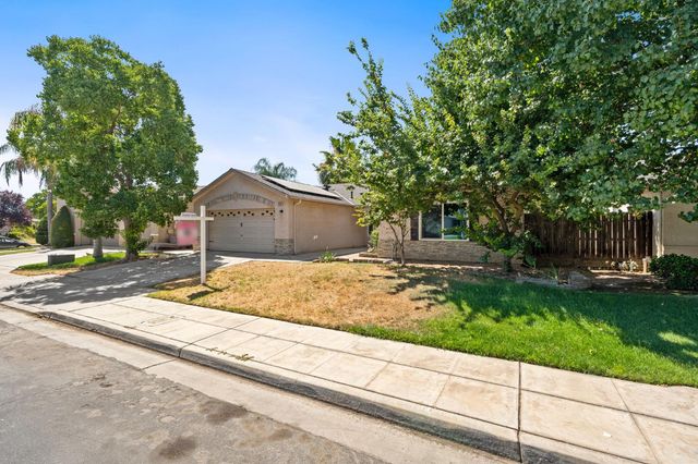 5583 W Floradora Avenue, Fresno, CA 93722