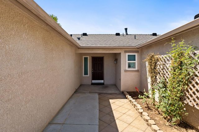 5583 W Floradora Avenue, Fresno, CA 93722
