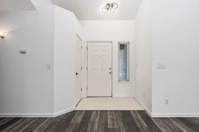 5583 W Floradora Avenue, Fresno, CA 93722