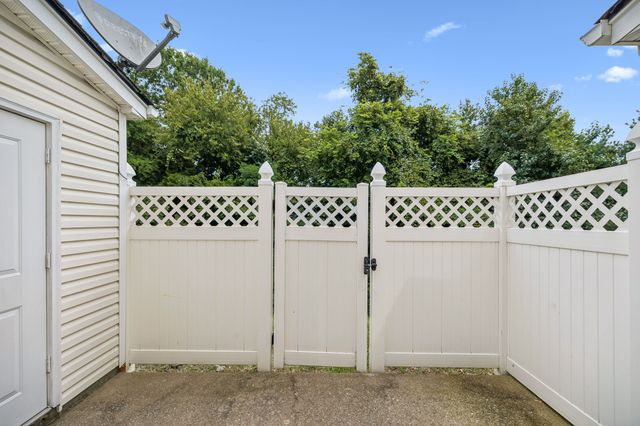 121 Shadow Glen Dr, Nashville, TN 37211
