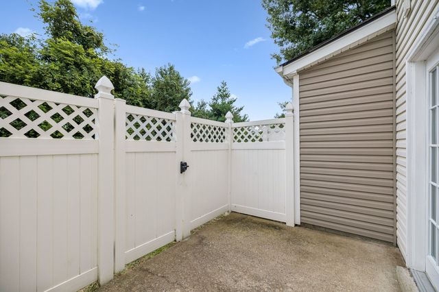 121 Shadow Glen Dr, Nashville, TN 37211