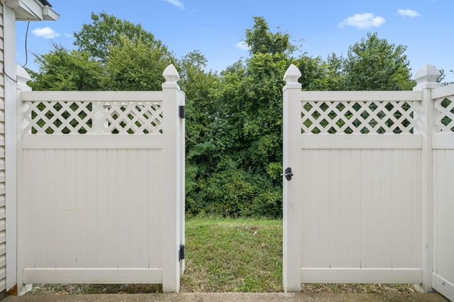 121 Shadow Glen Dr, Nashville, TN 37211
