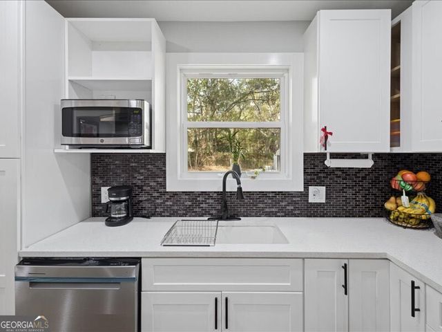 203 Holiday Circle, Savannah, GA 31419