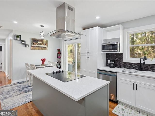 203 Holiday Circle, Savannah, GA 31419