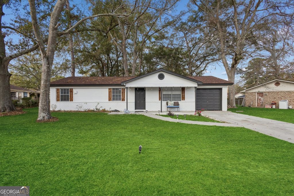 203 Holiday Circle, Savannah, GA 31419