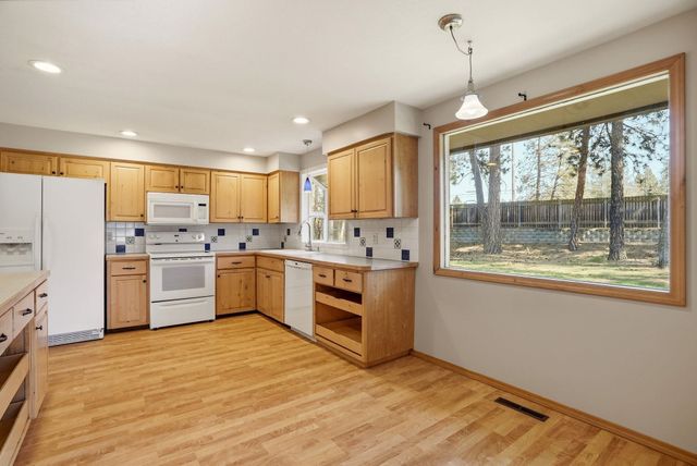 1223 W Bellwood Dr, Spokane, WA 99218