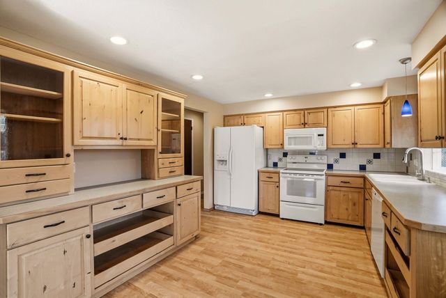 1223 W Bellwood Dr, Spokane, WA 99218