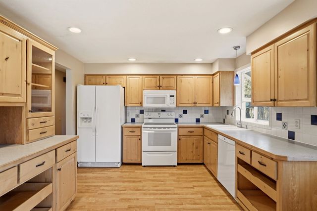 1223 W Bellwood Dr, Spokane, WA 99218