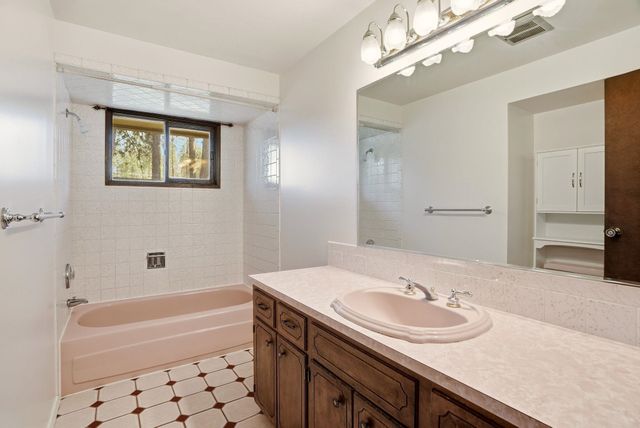 1223 W Bellwood Dr, Spokane, WA 99218