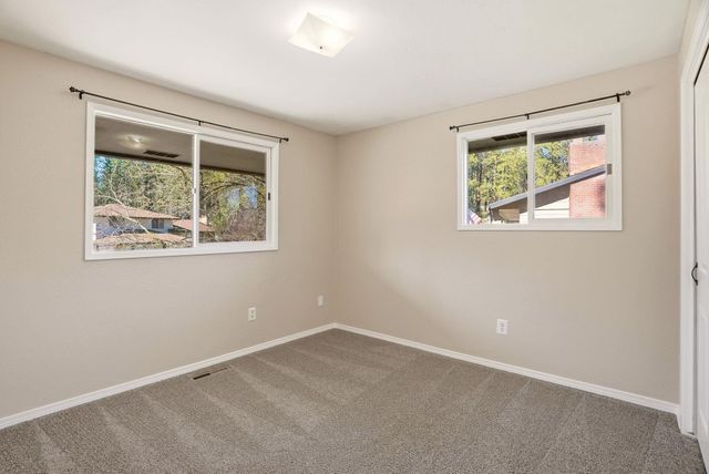 1223 W Bellwood Dr, Spokane, WA 99218