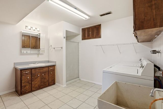 1223 W Bellwood Dr, Spokane, WA 99218