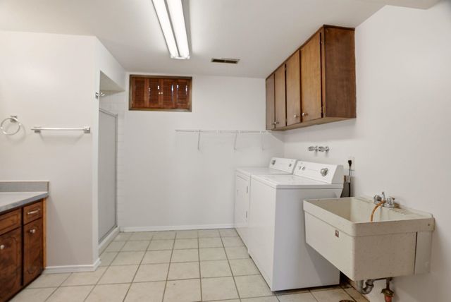 1223 W Bellwood Dr, Spokane, WA 99218