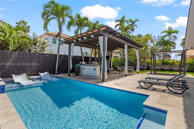 9725 NW 28th Ter, Doral, FL 33172