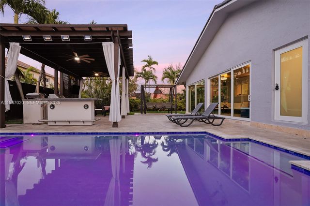 9725 NW 28th Ter, Doral, FL 33172