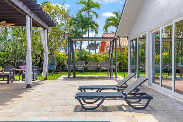 9725 NW 28th Ter, Doral, FL 33172