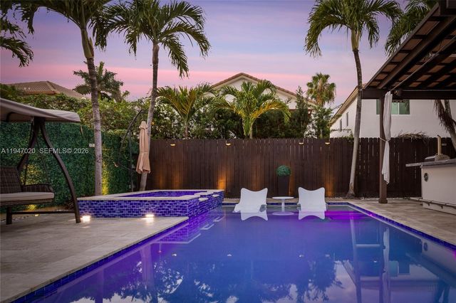 9725 NW 28th Ter, Doral, FL 33172