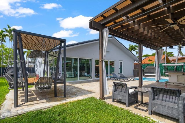 9725 NW 28th Ter, Doral, FL 33172