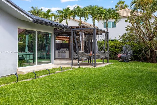 9725 NW 28th Ter, Doral, FL 33172