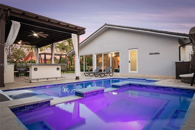 9725 NW 28th Ter, Doral, FL 33172