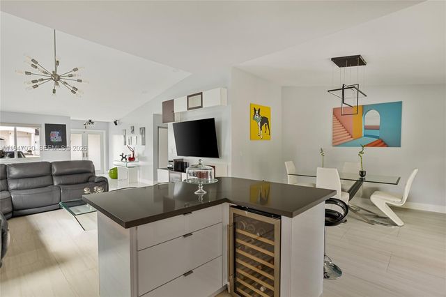 9725 NW 28th Ter, Doral, FL 33172