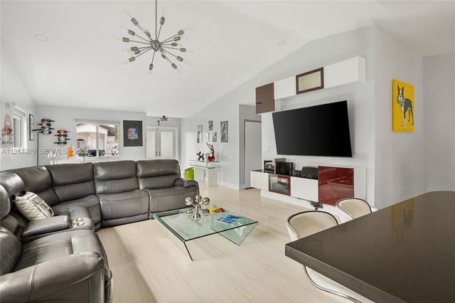 9725 NW 28th Ter, Doral, FL 33172