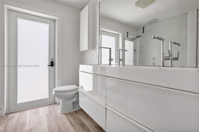 9725 NW 28th Ter, Doral, FL 33172