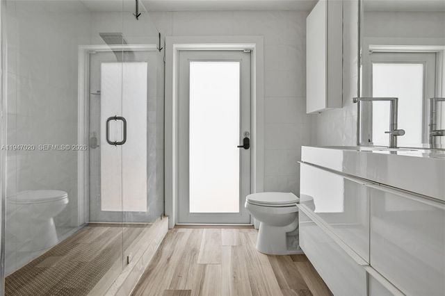 9725 NW 28th Ter, Doral, FL 33172