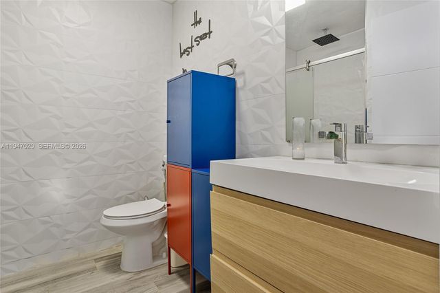 9725 NW 28th Ter, Doral, FL 33172