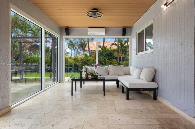 9725 NW 28th Ter, Doral, FL 33172