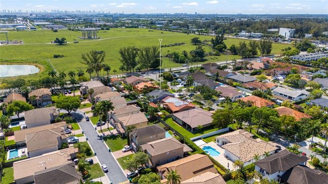 9725 NW 28th Ter, Doral, FL 33172