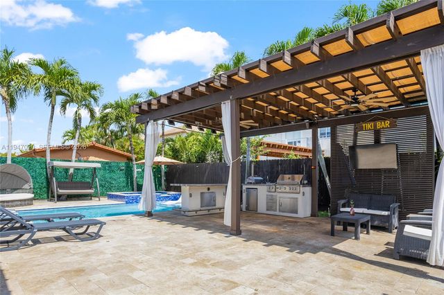 9725 NW 28th Ter, Doral, FL 33172